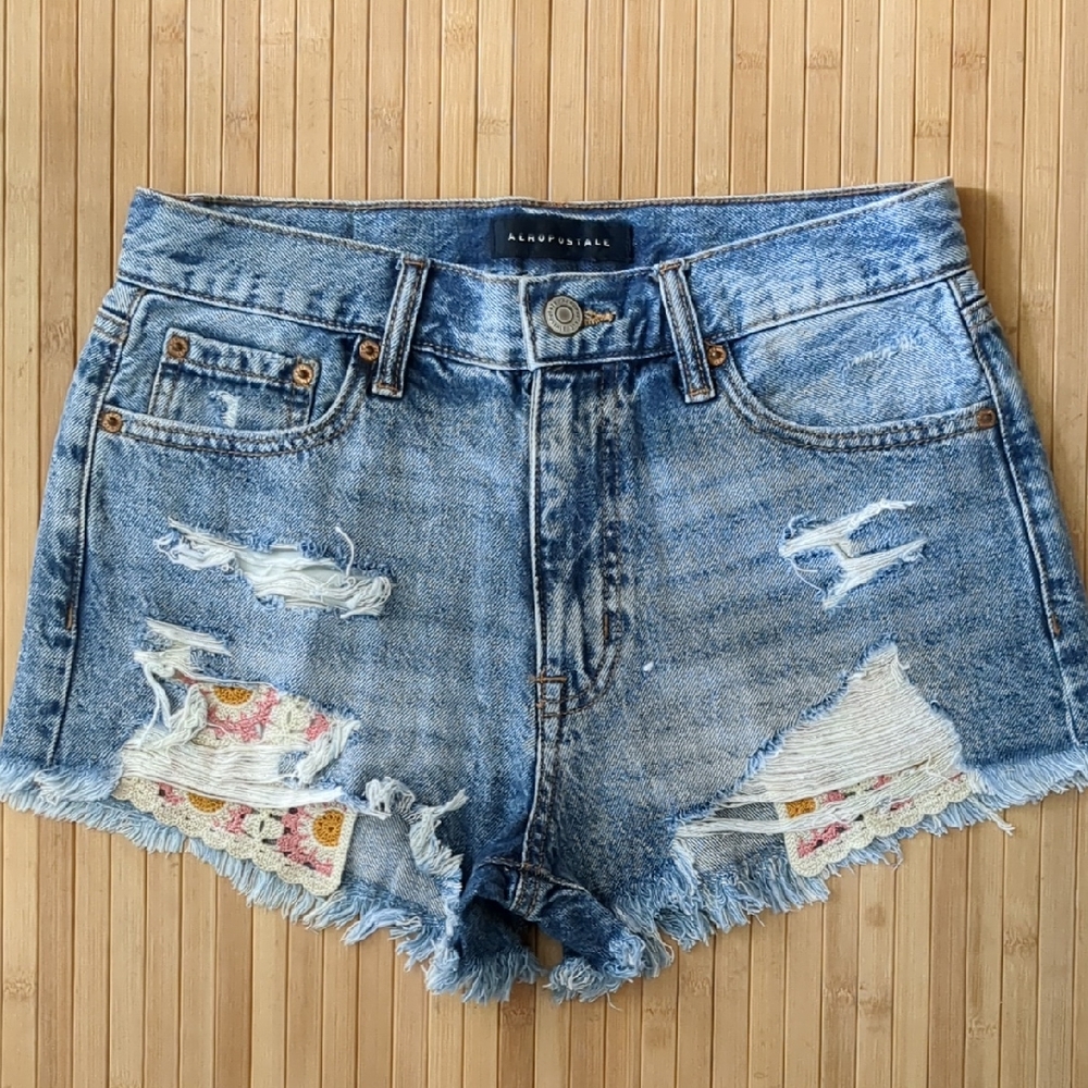 Aeropostale Vintage High Rise Shorty Jean Shorts With Crochet Pockets, Size 4